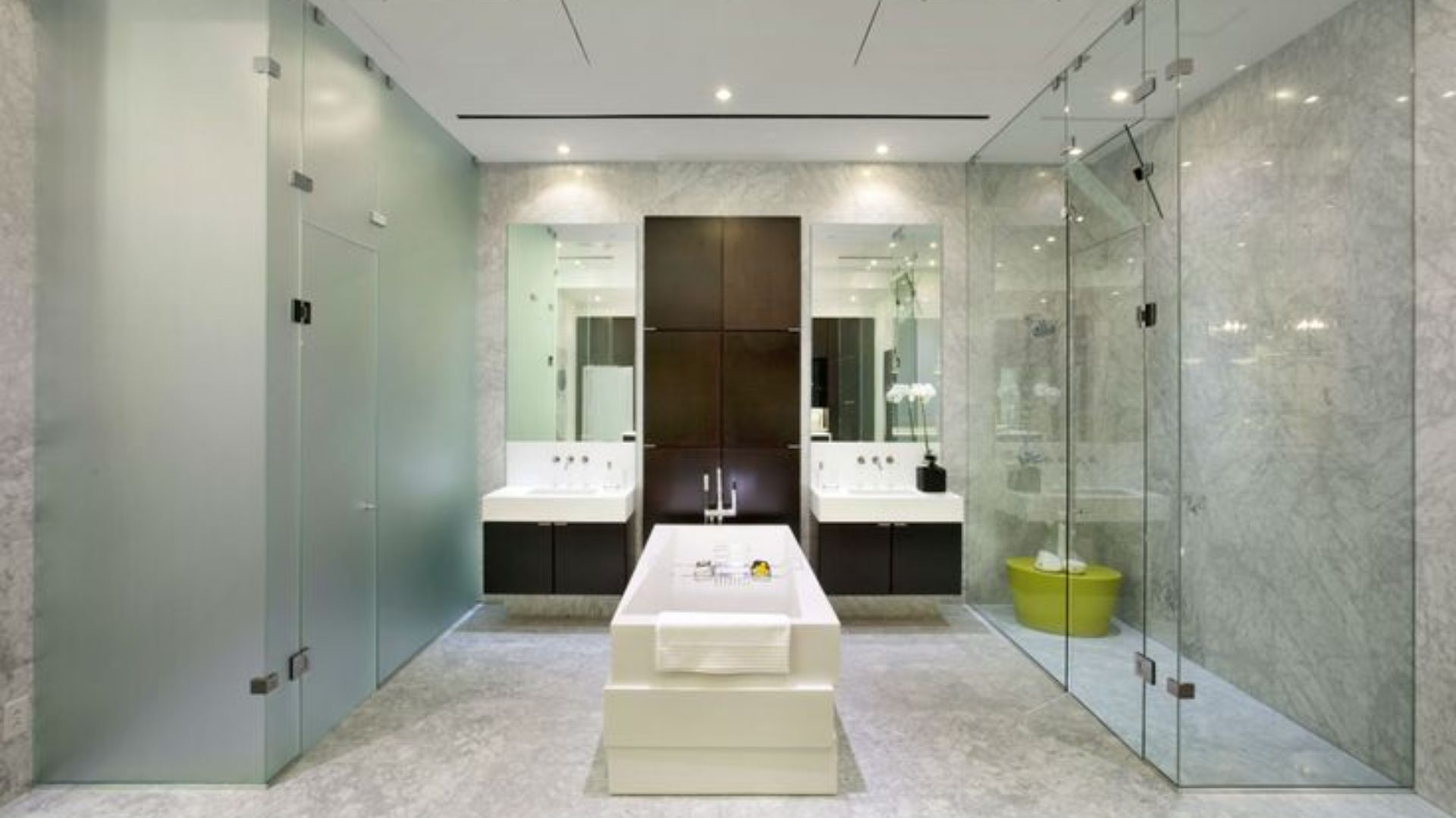 What to Considеr Whеn Choosing Bathroom Glass Doors 