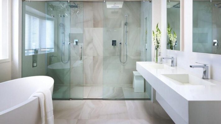 How to Select the Best Bathroom Glass Doors for Small Spaces